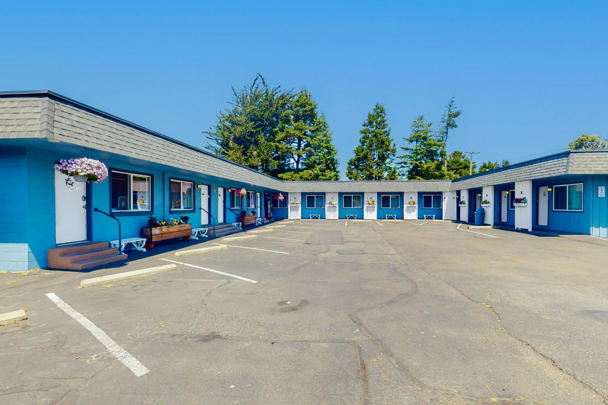Lamplighter Inn - Tropical Fish Cove And Octopus Encounter Bandon Exterior foto